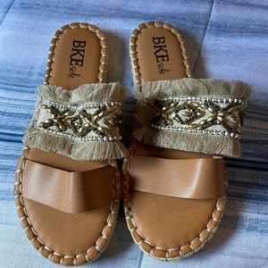 BNWT BKE sole Zula espadrille sandals